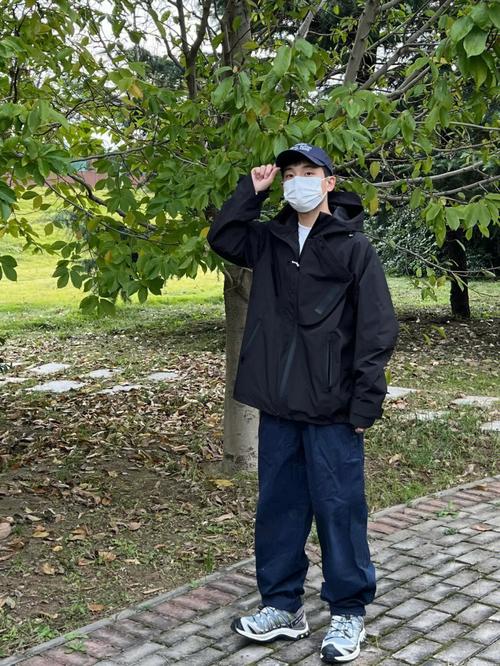 12月份一个南方人去哈尔滨旅游应该怎么穿衣服？户外类的冲锋衣和冲锋裤能扛住吗「国内旅游 12月 攻略大全」 12月份一个南方人去哈尔滨旅游应该怎么穿衣服？户外类的冲锋衣和冲锋裤能扛住吗「国内旅游 12月 攻略大全」 健康知识